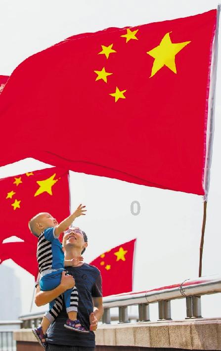她是爱丽丝梦游仙境的原型，一个忧郁的小女孩，被作者拍了7年