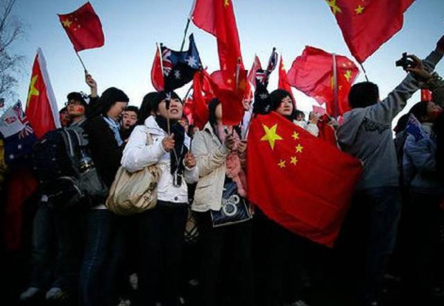 找工作的时候你更看重当下薪资还是成长空间？游戏画面