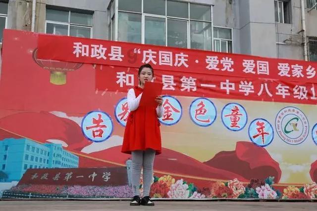 满眼变成金色界,举头身近琼楼月