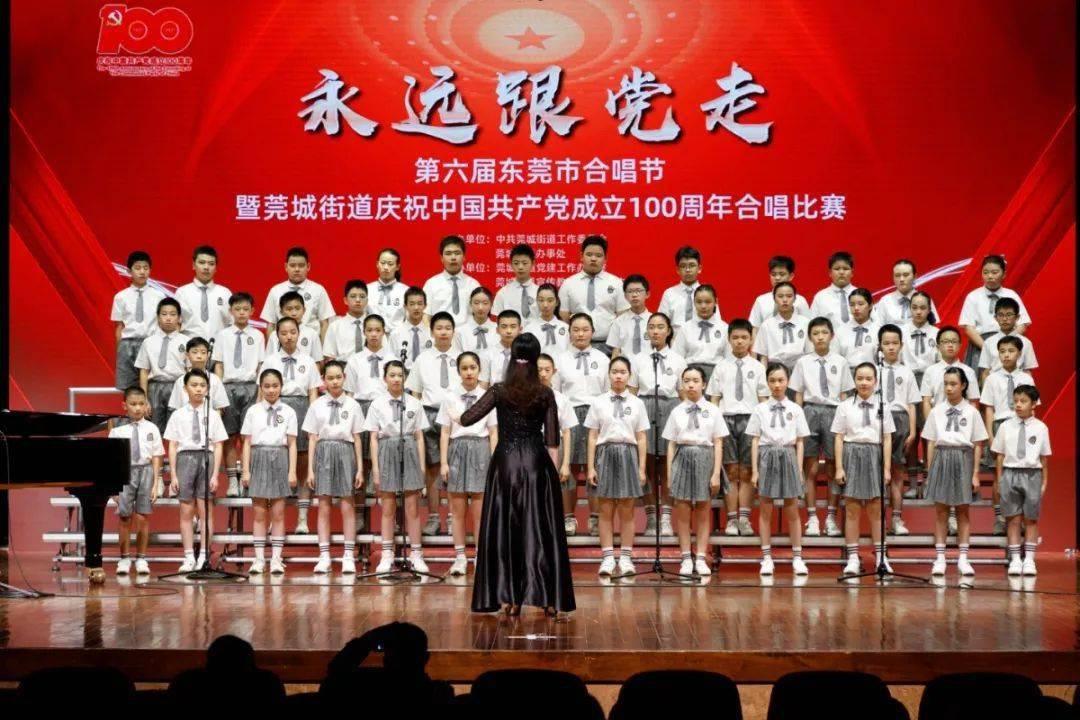 我老婆和我爸爸搞在一起啊 我该怎么办呢 一个是我爸爸 还有是我爱的老婆游戏画面