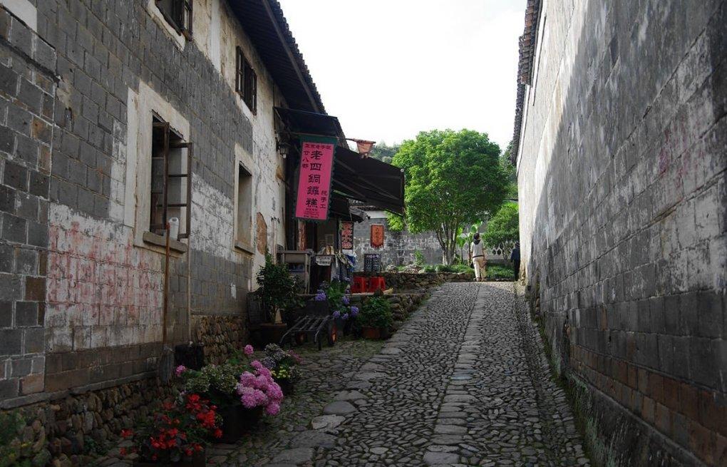 成都华微:特种集成电路小巨人,产品谱系持续完善